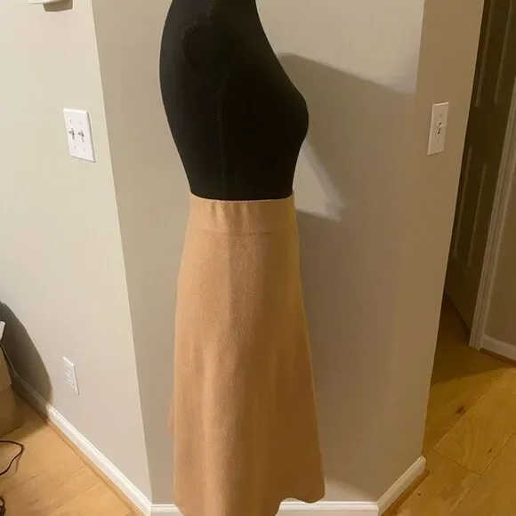 Liz Claiborne size 1X Plus size tan skirt in excellent condition. - Picture 3 of 9